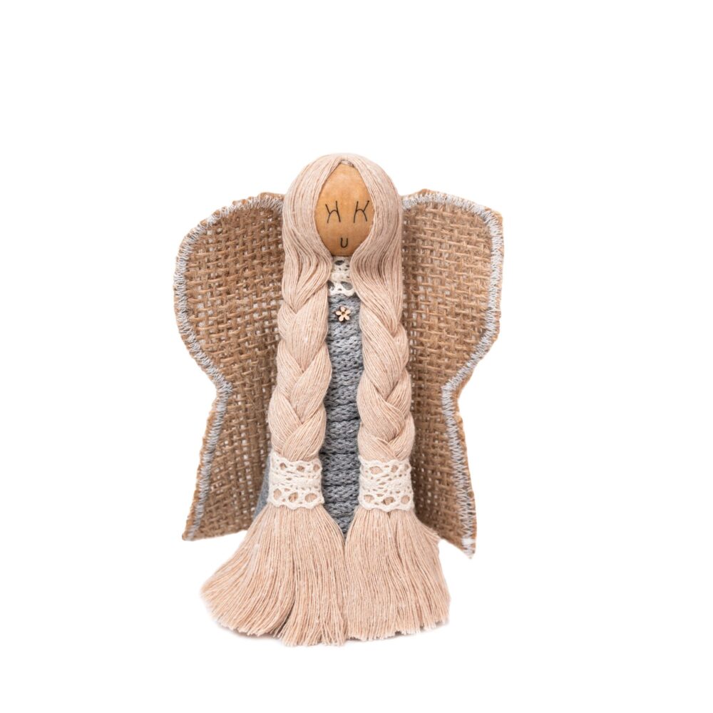 Drewniany anioł zdobiony sznurkiem 14cm