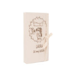 drewniane pudełeczko z życzeniami na I Komunię Świętą